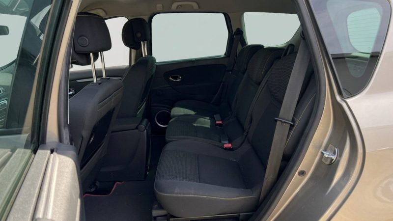 RENAULT SCENICIII GRAND 2.0 DCI 160ch DYNAMIQUE 5P 2010