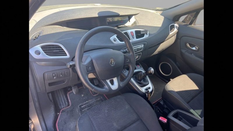 RENAULT SCENICIII GRAND 2.0 DCI 160ch DYNAMIQUE 5P 2010