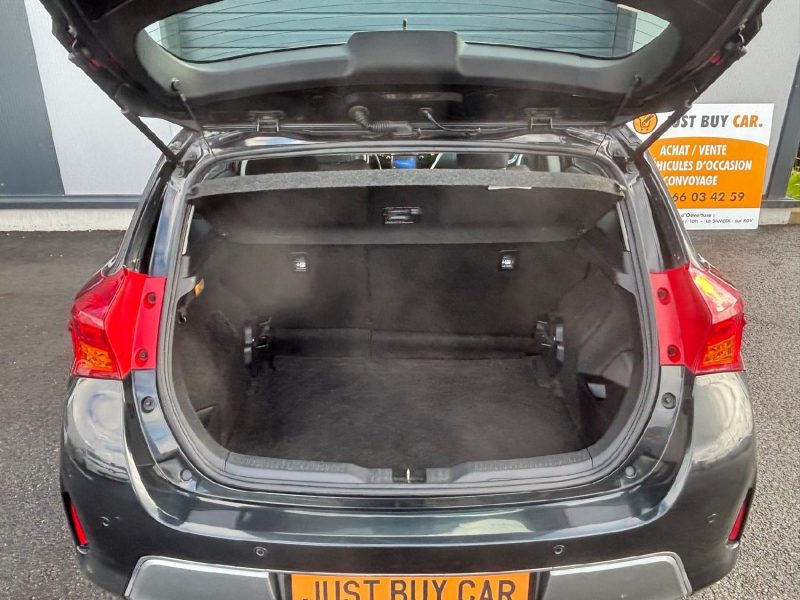 TOYOTA AURIS HSD 136H DYNAMIC 2015
