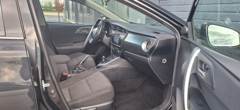 TOYOTA AURIS HSD 136H DYNAMIC 2015