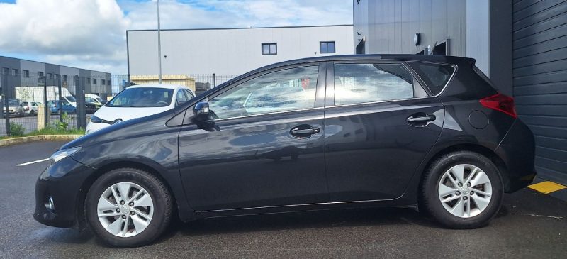TOYOTA AURIS HSD 136H DYNAMIC 2015