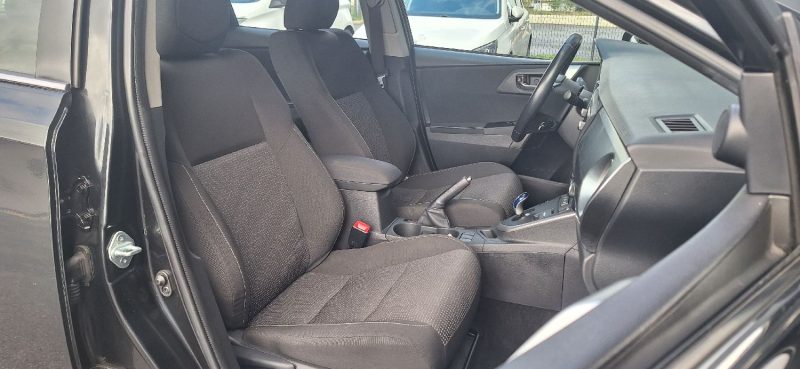 TOYOTA AURIS HSD 136H DYNAMIC 2015