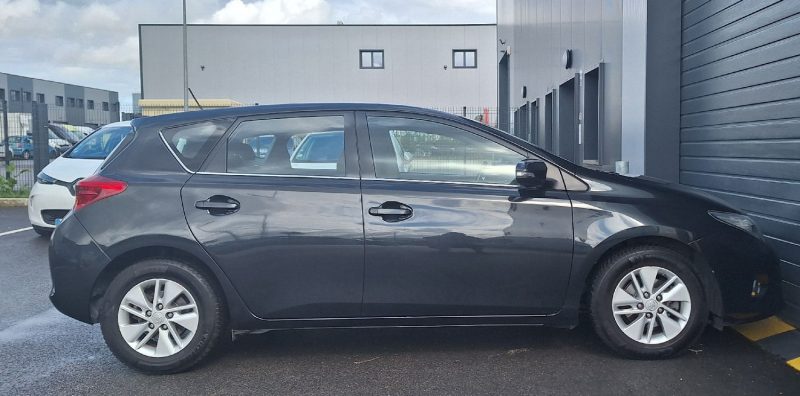 TOYOTA AURIS HSD 136H DYNAMIC 2015