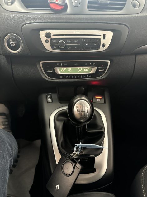 RENAULT SCENIC III  1.5 DCI 110CH LIMITED 2014