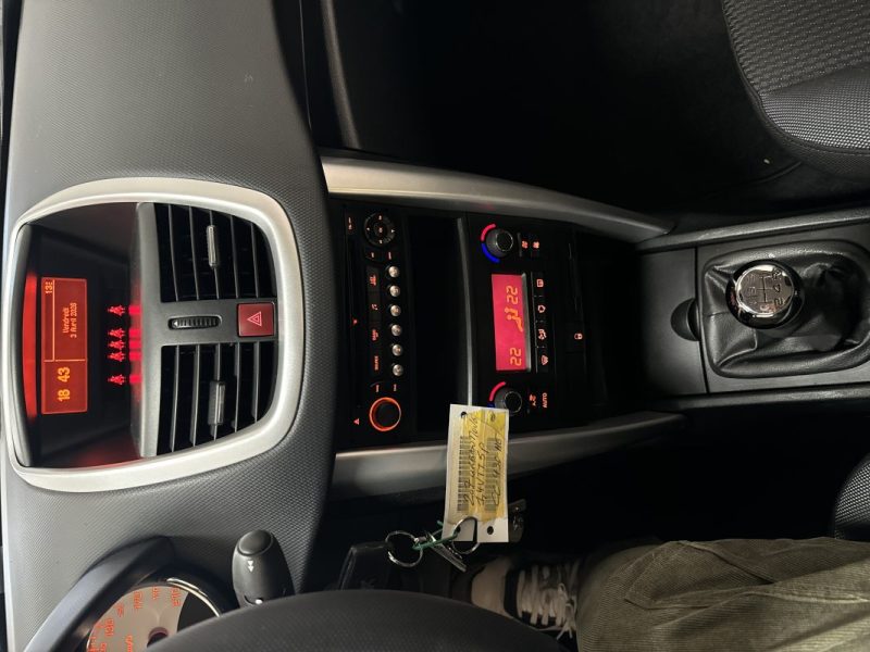 PEUGEOT 207 1.4 VTI 95  URBAN MOVE 2012