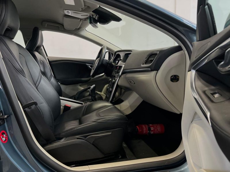 VOLVO V40 D2 115CH SUMMUM  