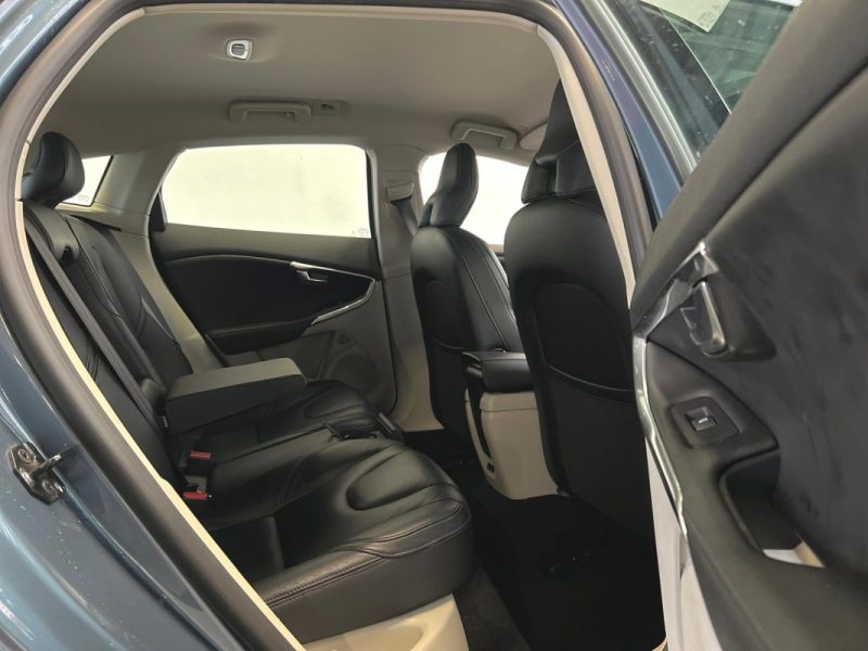 VOLVO V40 D2 115CH SUMMUM  