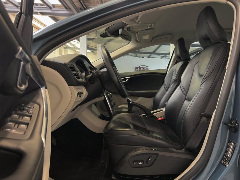 VOLVO V40 D2 115CH SUMMUM  