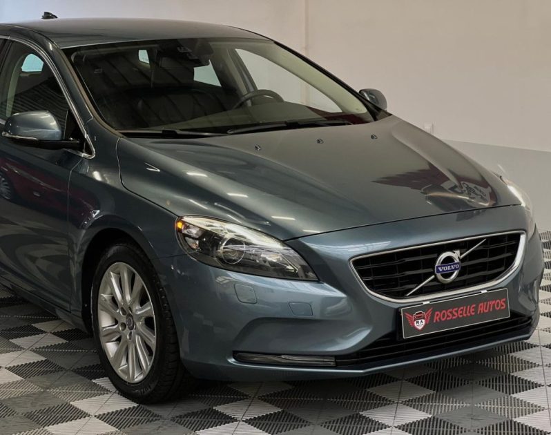 VOLVO V40 D2 115CH SUMMUM  