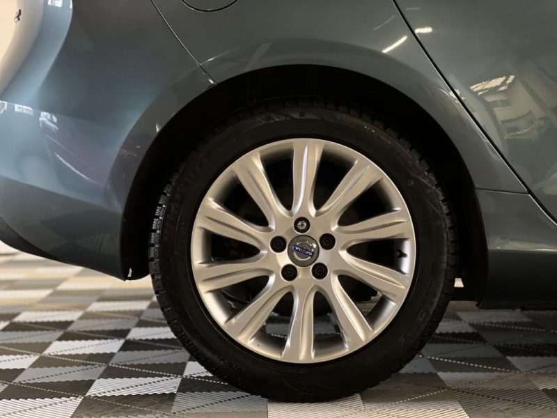 VOLVO V40 D2 115CH SUMMUM  