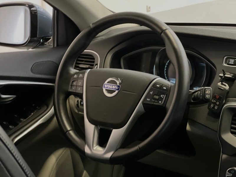 VOLVO V40 D2 115CH SUMMUM  