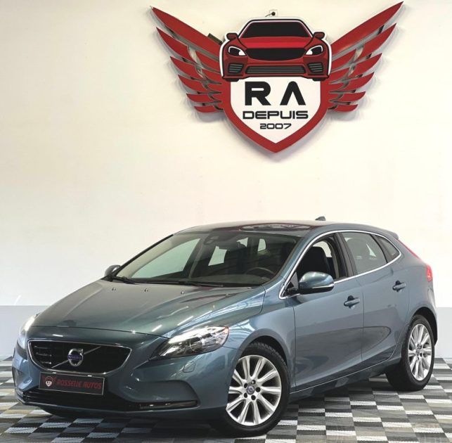 VOLVO V40 D2 115CH SUMMUM  
