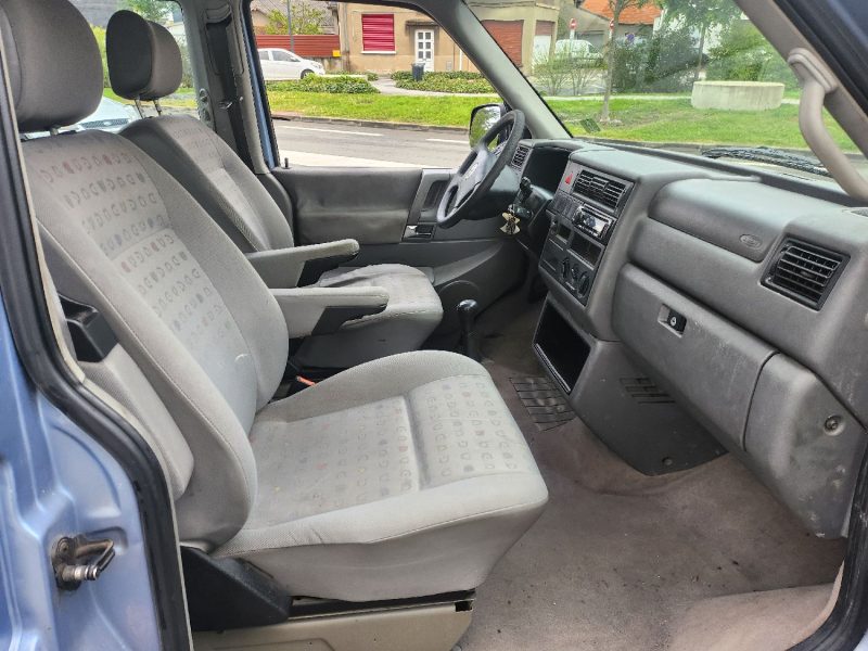 VOLKSWAGEN T4 CARAVELLE 2.5 TDI 105CH