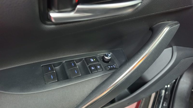 TOYOTA COROLLA BERLINE HYBRIDE 122cv DYNAMIC BUSINESS/1 ERE MAIN/TVA RECUPERABLE