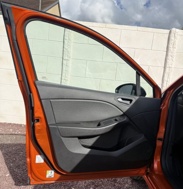 RENAULT CLIO V 1.0 TCE 100ch ZEN / Apple CarPlay / Feux LED