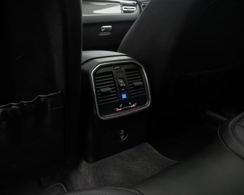 PORSCHE MACAN TURBO 2.9 V6 440CH / PACK SPORT CHRONO / BOSE / PNEUMATIQUE / PDLS / 21"