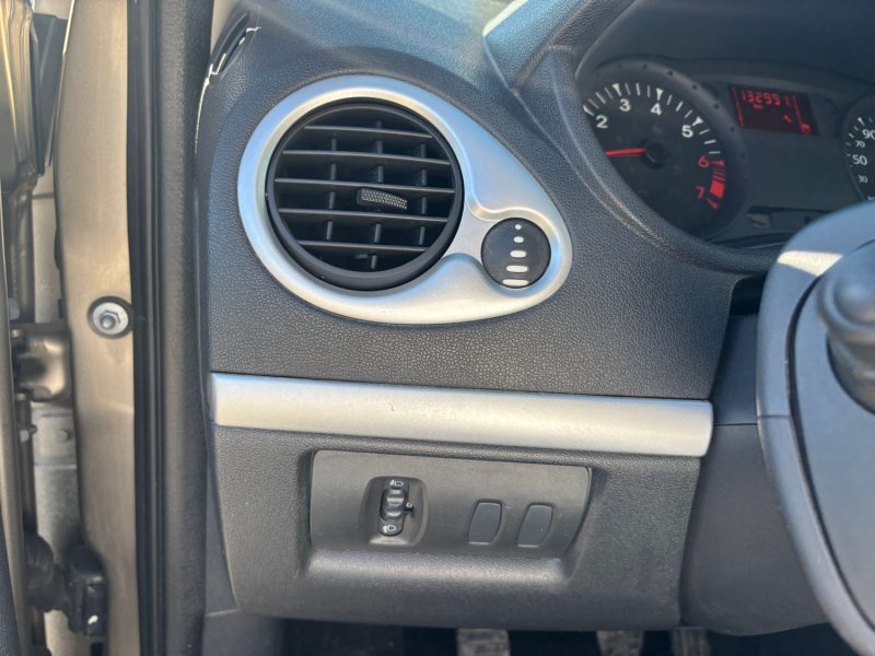 RENAULT CLIO III EXTREME 1.2 16V 80 QUICKSHIFT 2011