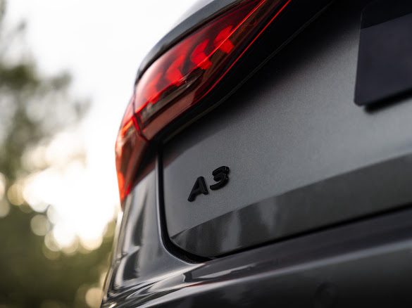Audi a3 sportback s-line 35 tfsi 150 cv  GRIS DAYTONA pano / sonos / 360 ; 504 par mois
