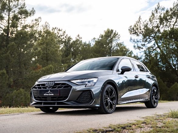 Audi a3 sportback s-line 35 tfsi 150 cv  GRIS DAYTONA pano / sonos / 360 ; 504 par mois