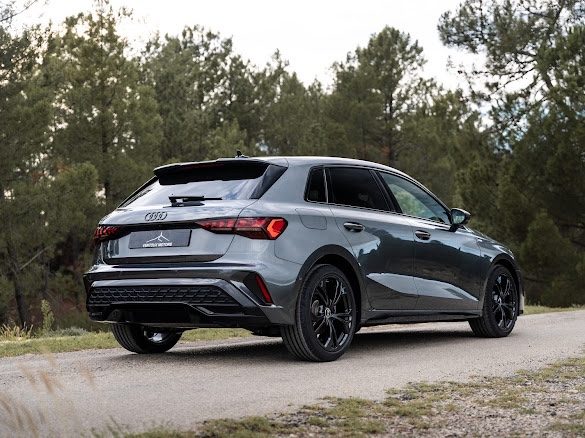 Audi a3 sportback s-line 35 tfsi 150 cv  GRIS DAYTONA pano / sonos / 360 ; 504 par mois