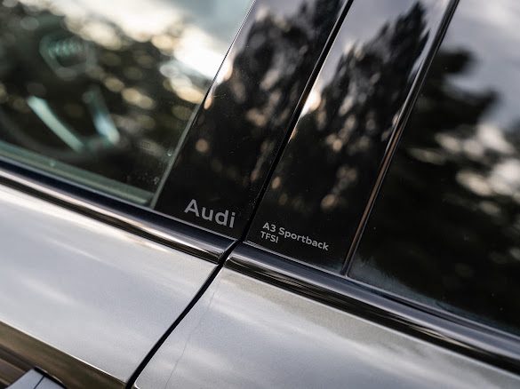 Audi a3 sportback s-line 35 tfsi 150 cv  GRIS DAYTONA pano / sonos / 360 ; 504 par mois
