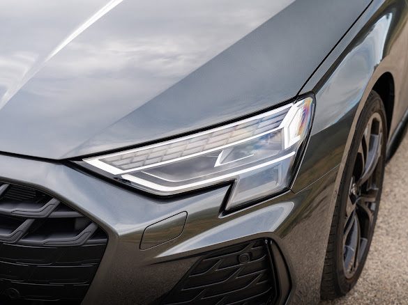 Audi a3 sportback s-line 35 tfsi 150 cv  GRIS DAYTONA pano / sonos / 360 ; 504 par mois