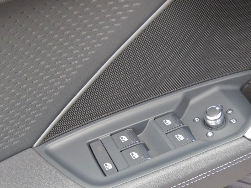 Audi a3 sportback s-line 35 tfsi 150 cv  GRIS DAYTONA pano / sonos / 360 ; 560 par mois