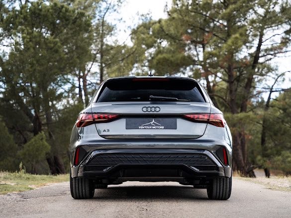 Audi a3 sportback s-line 35 tfsi 150 cv  GRIS DAYTONA pano / sonos / 360 ; 504 par mois