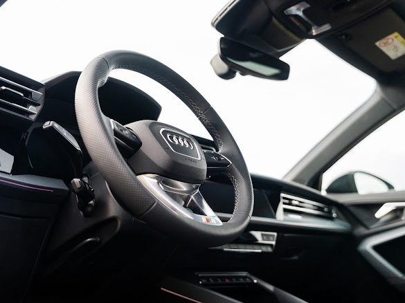 Audi a3 sportback s-line 35 tfsi 150 cv  GRIS DAYTONA pano / sonos / 360 ; 504 par mois
