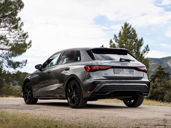 Audi a3 sportback s-line 35 tfsi 150 cv  GRIS DAYTONA pano / sonos / 360 ; 504 par mois