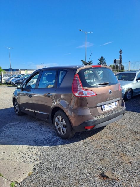 RENAULT MEGANE SCENIC 1.5 DCI 110CH FAP BOSE 2012