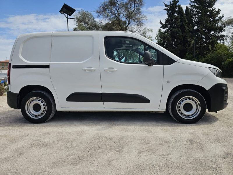 Peugeot Partner /1.6 hdi / 100 Ch / TVA / 3 places / Garantie 12 mois
