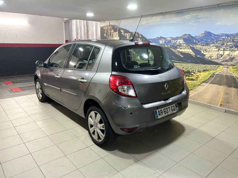 RENAULT CLIO III XV DE FRANCE 1.2 16V 100CH 2010