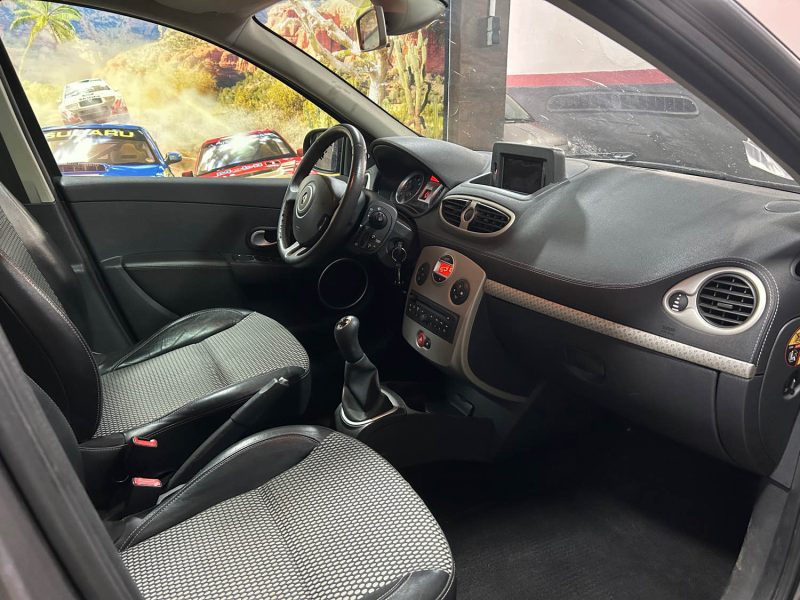 RENAULT CLIO III XV DE FRANCE 1.2 16V 100CH 2010