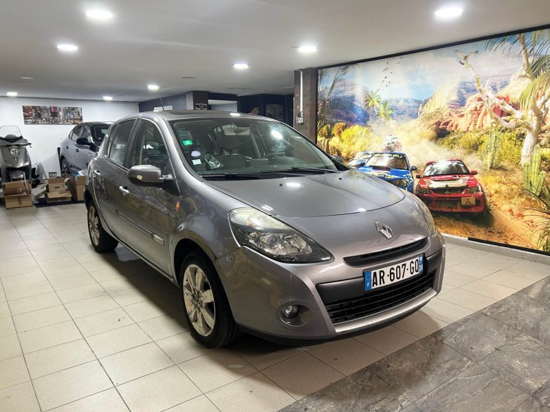 RENAULT CLIO III XV DE FRANCE 1.2 16V 100CH 2010