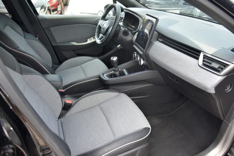 RENAULT CLIO 1.0 TCE 90CH TECHNO + OPTIONS - 17 000 KM 2024