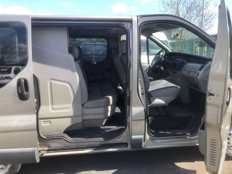 OPEL VIVARO 5 PLACES 189 550 km · C1  Vivaro Tour 2.5 CDTI135 C1