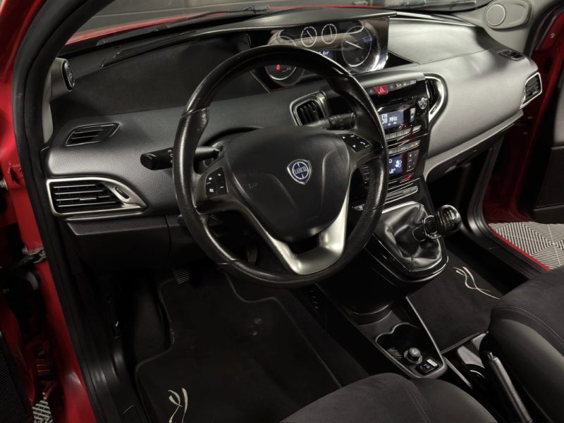 LANCIA YPSILON III 0.9 TWINAIR 85 Cv 5 PORTES / CLIMATISATION AUTOMATIQUE REGULATEUR - GARANTIE 1 AN