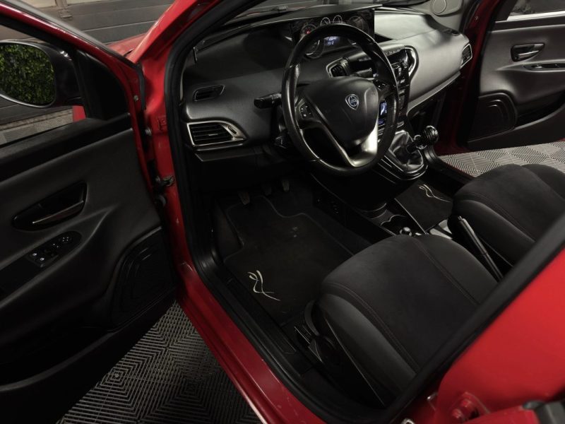 LANCIA YPSILON III 0.9 TWINAIR 85 Cv 5 PORTES / CLIMATISATION AUTOMATIQUE REGULATEUR - GARANTIE 1 AN