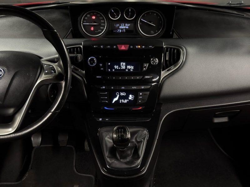 LANCIA YPSILON III 0.9 TWINAIR 85 Cv 5 PORTES / CLIMATISATION AUTOMATIQUE REGULATEUR - GARANTIE 1 AN