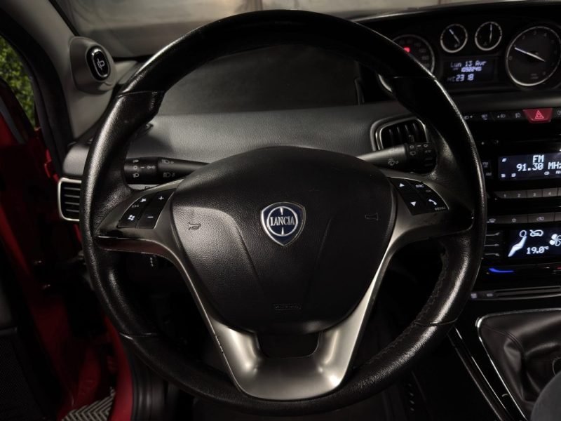 LANCIA YPSILON III 0.9 TWINAIR 85 Cv 5 PORTES / CLIMATISATION AUTOMATIQUE REGULATEUR - GARANTIE 1 AN