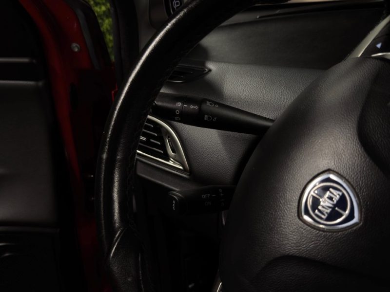 LANCIA YPSILON III 0.9 TWINAIR 85 Cv 5 PORTES / CLIMATISATION AUTOMATIQUE REGULATEUR - GARANTIE 1 AN