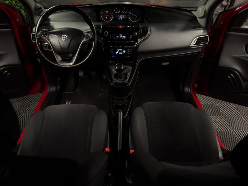 LANCIA YPSILON III 0.9 TWINAIR 85 Cv 5 PORTES / CLIMATISATION AUTOMATIQUE REGULATEUR - GARANTIE 1 AN