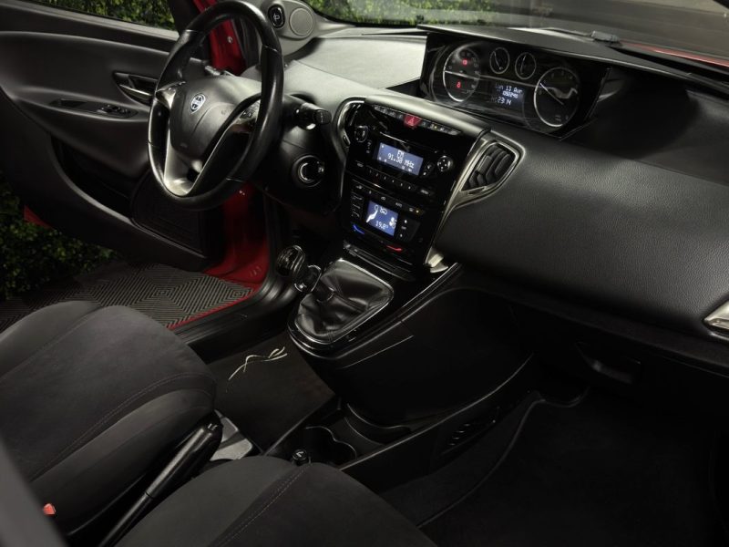 LANCIA YPSILON III 0.9 TWINAIR 85 Cv 5 PORTES / CLIMATISATION AUTOMATIQUE REGULATEUR - GARANTIE 1 AN