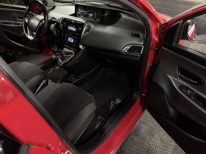 LANCIA YPSILON III 0.9 TWINAIR 85 Cv 5 PORTES / CLIMATISATION AUTOMATIQUE REGULATEUR - GARANTIE 1 AN