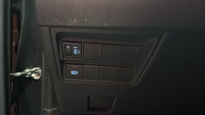 TOYOTA YARIS 4 HYBRIDE BERLINE 116cv FRANCE BUSINESS/1 ERE MAIN/TVA RECUPERABLE