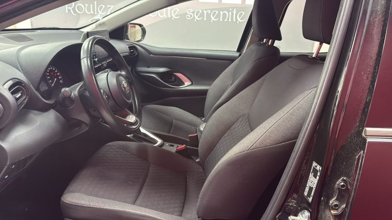 TOYOTA YARIS 4 HYBRIDE BERLINE 116cv FRANCE BUSINESS/1 ERE MAIN/TVA RECUPERABLE