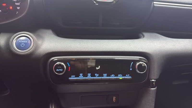 TOYOTA YARIS 4 BERLINE HYBRIDE 116cv FRANCE BUSINESS/1 ERE MAIN/TVA RECUPERABLE