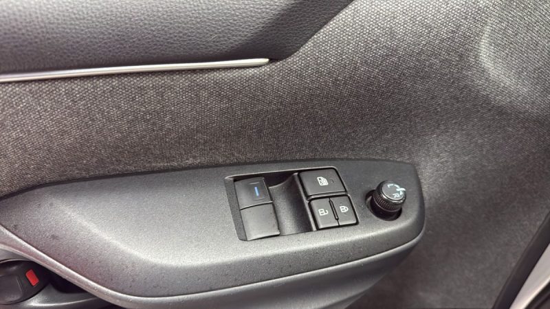 TOYOTA YARIS 4 BERLINE HYBRIDE 116cv FRANCE BUSINESS/1 ERE MAIN/TVA RECUPERABLE