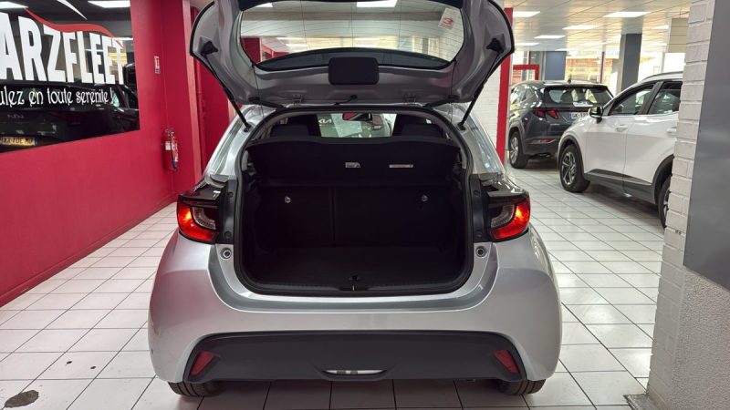 TOYOTA YARIS 4 BERLINE HYBRIDE 116cv FRANCE BUSINESS/1 ERE MAIN/TVA RECUPERABLE